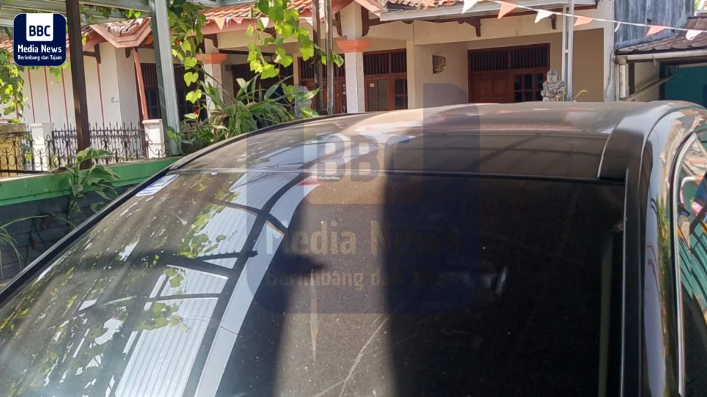 Erupsi Anak Krakatau, Warga Kota Sukabumi Klaim Abu Vulkanik Sampai ke Sukabumi: Terlihat Menempel di Mobil abu erupsi 1